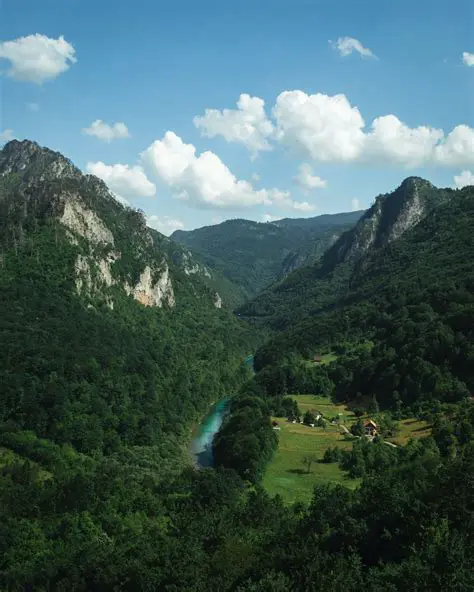 Attractions in Tara Canton