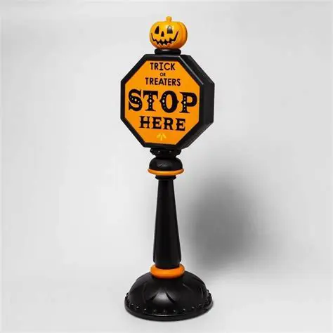 Customise the letter or stop here sign