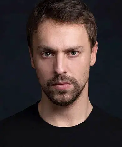 Metin Akdülger: From Stage to Screen, A Rising Star in Turkish Entertainment