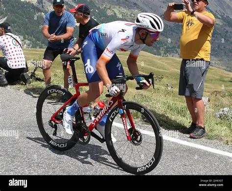Pierre Latour: L'Ascension Inarrêtable du Cycliste Français sur la Scène Mondiale